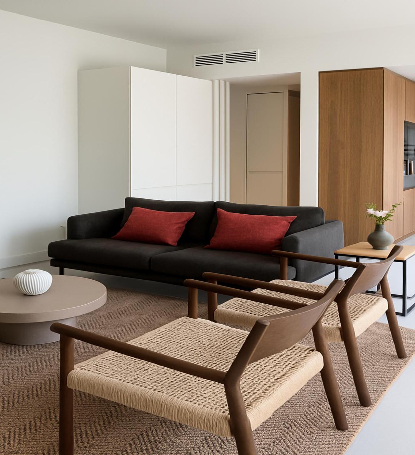 Beautiful 1 Bedroom In Heart Of Apartment *