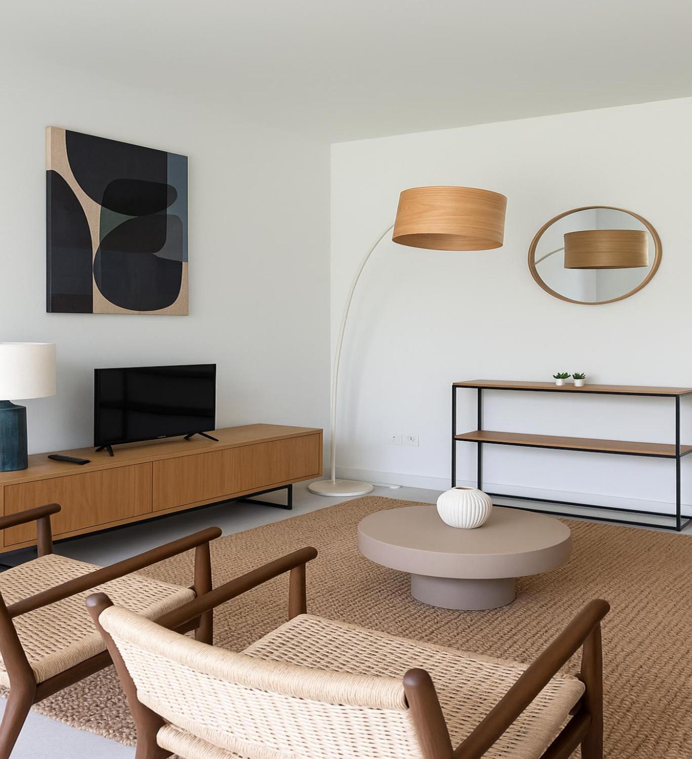 Beautiful 1 Bedroom In Heart Of Apartment *