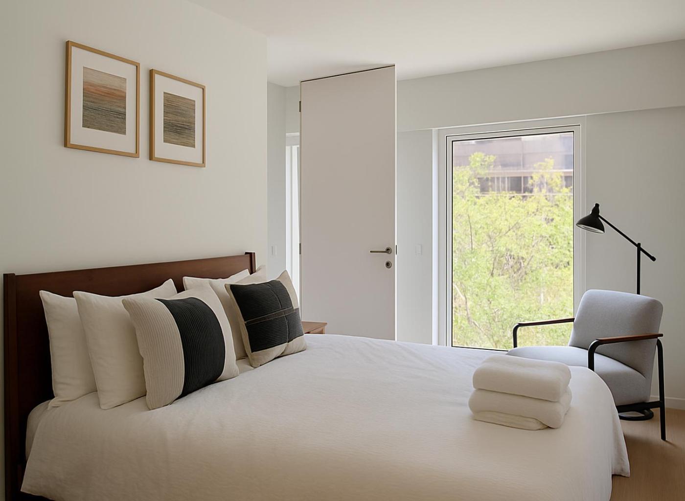 Beautiful 1 Bedroom In Heart Of * Lissabon